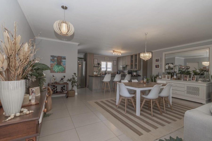 3 Bedroom Property for Sale in Sunningdale Western Cape